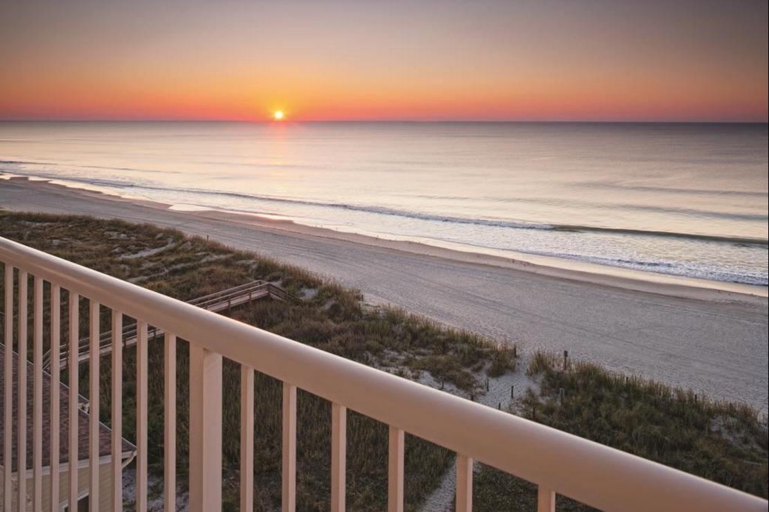 ホテル ウィンダム ウェストウィンズ Atlantic Beach エクステリア 写真